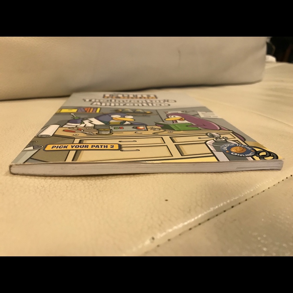 Club Penguin Inventor’s Apprentice Book - Picture 5 of 7